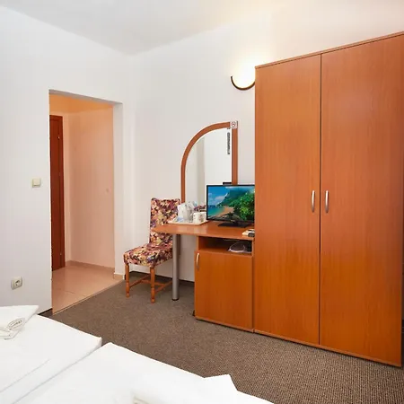 ゲストハウス Nirvana ネセバル