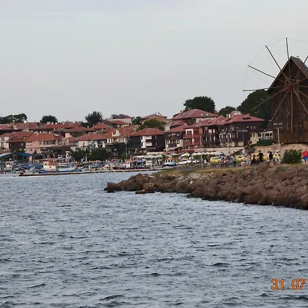 ゲストハウス Nirvana ネセバル