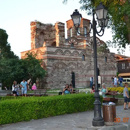 ゲストハウス Nirvana 4*