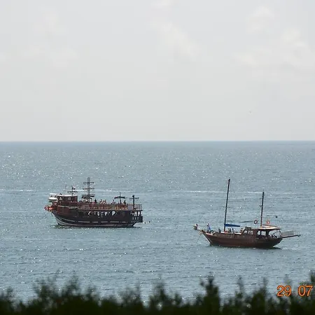 ゲストハウス Nirvana 4*