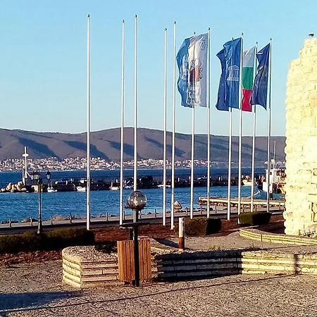 ゲストハウス Nirvana 4*