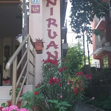 ゲストハウス Nirvana ネセバル